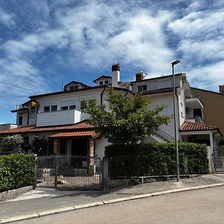 Apartmani Rozi Umag Zewnętrze zdjęcie